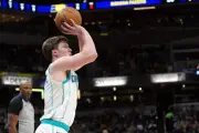 Knueppel Rompe Récord Histórico de Triples para un Novato en la NBA