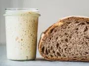 La Masa Madre: Un Ecosistema Microbiano que Revoluciona la Nutrición y la Panadería