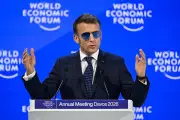 Macron advierte sobre amenazas comerciales de EU y llama a un despertar industrial europeo