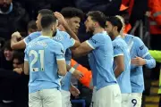 Manchester City vence al Newcastle y asedia al Arsenal en la Premier League