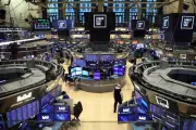 Mercados de EU cierran en verde con Dow Jones sumando 370 puntos