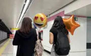 Metro CDMX alerta sobre globos metálicos y objetos en vías por riesgo de corto circuito