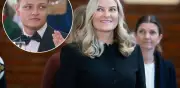 Mette-Marit visita a su hijo en prisión mientras crisis real noruega se intensifica