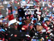 Michael Jordan llora de emoción tras triunfo histórico de su equipo 23XI en las 500 Millas de Daytona