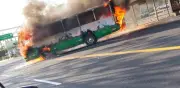 Michoacán: 21 bloqueos carreteros y vehículos incendiados en respuesta a operativo militar
