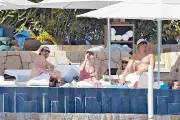 Miles Teller Disfruta de Vacaciones en Los Cabos con Esposa Keleigh Sperry