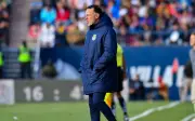 Milito enfrenta el reto histórico de ganar el Clásico Nacional en el Akron para Chivas