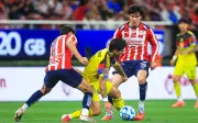 Milito supera a Jardine en el Clásico Nacional con un Chivas ordenado y paciente