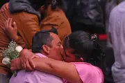 Más de 2,300 parejas sellan su amor en boda colectiva del 14 de febrero en CDMX