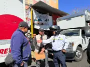 Operativo en Tlalnepantla libera vialidades y aplica multas a vehículos irregulares