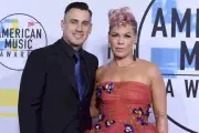 Pink y Carey Hart finalizan su matrimonio por segunda ocasión tras 17 años