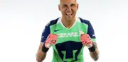 Pumas rinde homenaje a Olaf Heredia con nuevo uniforme de portero
