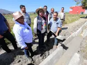 Rehabilitan canales de riego en Villa Guerrero para potenciar cultivos de fresa y flor