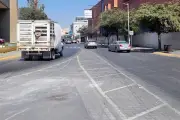 Retiran balizas en calle Zuazua por obras de Línea 4 del Metro en Monterrey