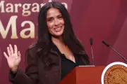 Salma Hayek afirma que no hay competencia para el cine mexicano actual