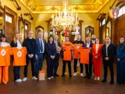 Samuel García llama 'metiche' a mujer que exigía escuelas en lugar de canchas deportivas