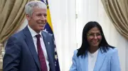 Secretario de Energía de EE.U. llega a Venezuela para evaluar industria petrolera tras licencia