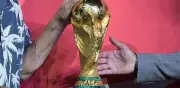 Solo Ganadores Mundiales y Autoridades: La Exclusiva Tradición de Tocar la Copa del Mundo
