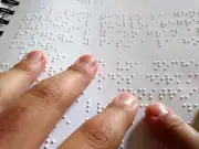 SUPERISSSTE e INFO CDMX implementan sistema braille en tiendas para inclusión visual