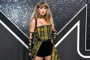 Taylor Swift se corona como la artista más vendida del año por sexta ocasión