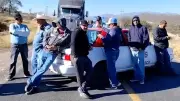 Transportistas paralizan Zacatecas: bloquean carreteras exigiendo seguridad y liberación de compañero