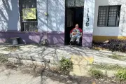 Vecinos de Monterrey temen que aguas negras inunden sus hogares por fallas en el drenaje