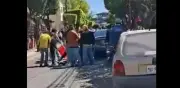 Vecinos y policías detienen a sujeto que atacó con navaja a transeúntes en San Juan del Río