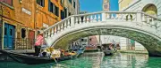 Venecia: La Ciudad del Amor que Susurra Historias en sus Canales y Puentes
