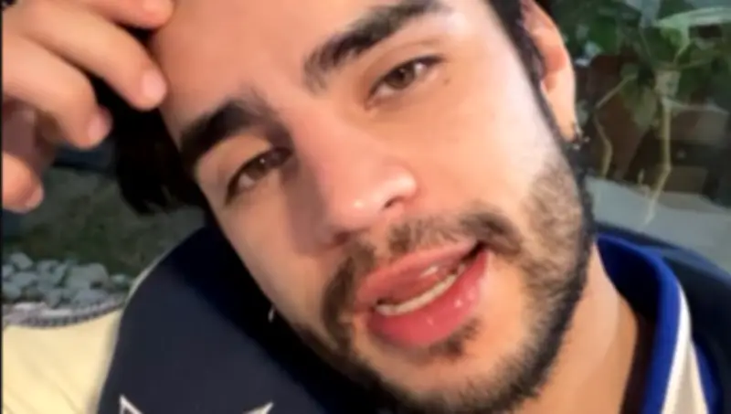 Aarón Mercury relata asalto a punta de pistola junto a su madre: "Me ponen la pistola"