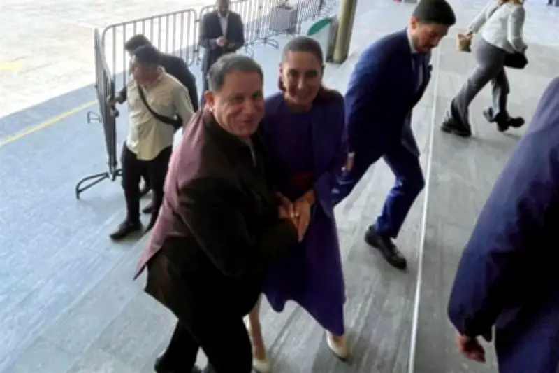 Abuelo con Cruz Realiza Encuentro Emotivo con Claudia Sheinbaum