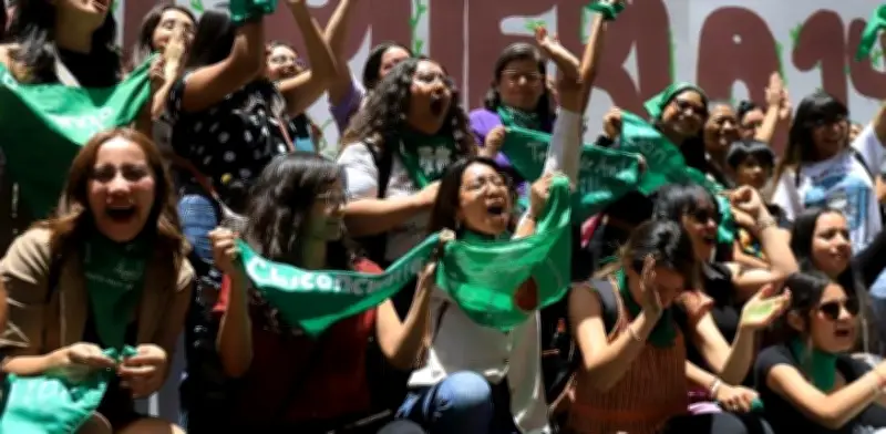 Activistas exigen eliminar el aborto del Código Penal en vísperas del 8M