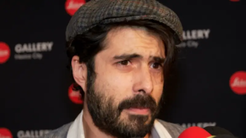 Actor José Ángel Bichir hospitalizado tras caída desde tercer piso en la CDMX