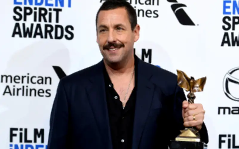 Adam Sandler lidera la lista de actores mejor pagados de Hollywood en 2025
