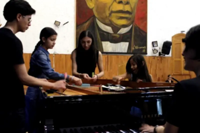 Aduana retiene instrumentos del Conservatorio de Uruapan, afectando educación musical