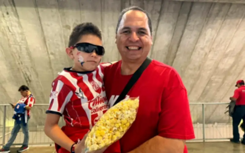 Afición de Chivas sueña con el liderato y ve al equipo sólido y protagonista