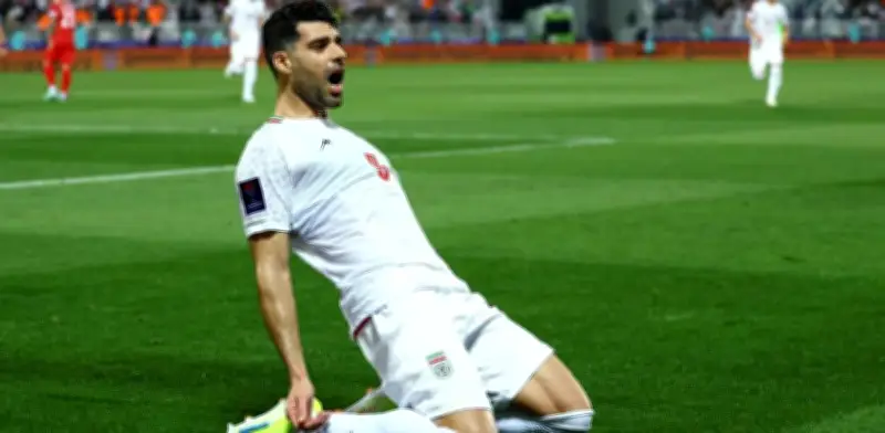 Agente de Mehdi Taremi desmiente rumores de que dejaría el fútbol por el ejército iraní