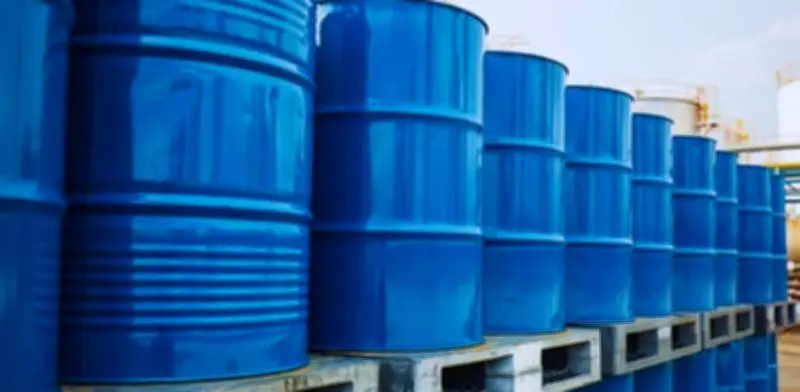 AIE despliega reservas petroleras: Asia recibe crudo ya, América y Europa esperan hasta fin de marzo