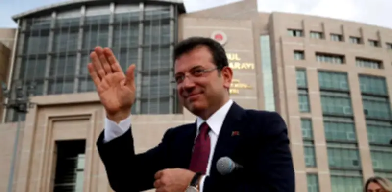 Alcalde de Estambul enfrenta juicio por corrupción que amenaza su carrera política