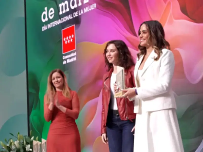 Alcaldesa de Cuauhtémoc recibe en Madrid el Reconocimiento 8 de Marzo por su lucha