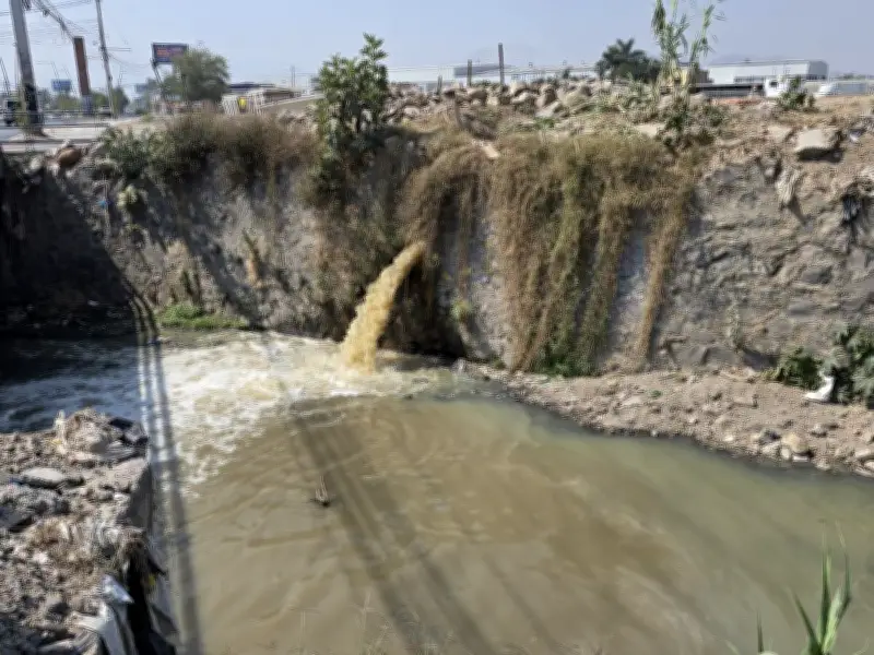 Alcaldesa de Tlaquepaque denuncia crisis hídrica y ambiental en Arroyo Seco por presuntos delitos