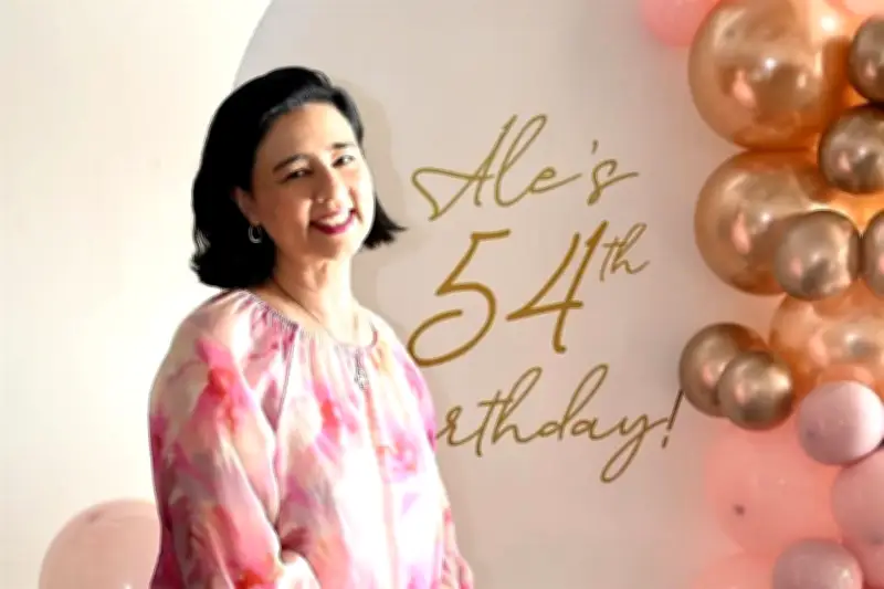 Alejandra Padilla Celebra su Cumpleaños en una Fiesta con Amigas Cercanas