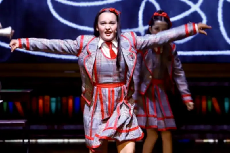 Alejandro Gou Expresa Orgullo por su Hija en la Obra 'Matilda' en CDMX