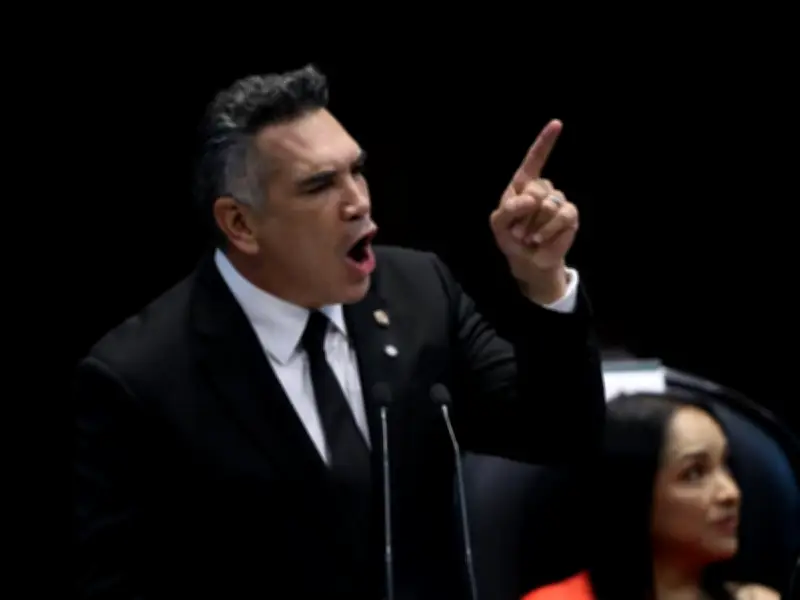 Alejandro Moreno urge al PAN y MC a aliarse con el PRI contra Morena para 2027