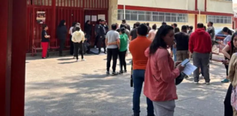 Alumno armado detenido en secundaria de Azcapotzalco tras alerta en WhatsApp