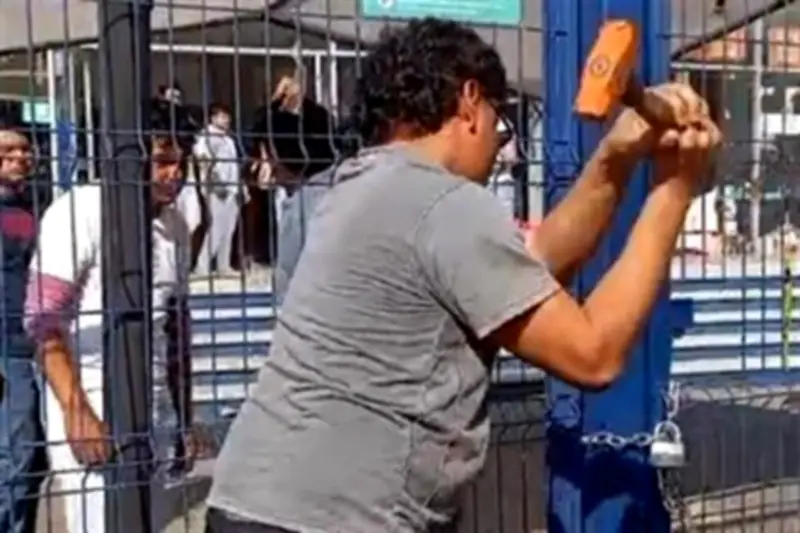 Alumnos de Medicina de la UAEM Rompen Paro con Acción Directa en Campus