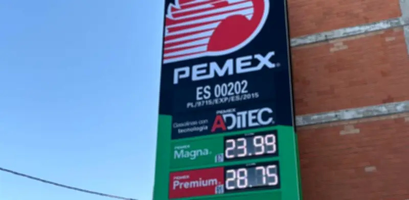 Alza de gasolina Premium impacta economía de capitalinos y eleva precios de productos básicos