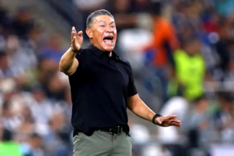 Ambríz renuncia como director técnico del León tras una temporada complicada