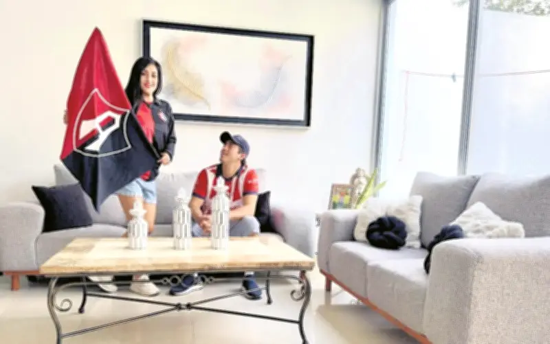 Amor en el Clásico Tapatío: Una familia une a Chivas y Atlas en Guadalajara