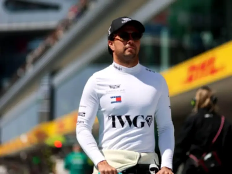 Andretti critica a pilotos de Cadillac F1 como 'oxidados', pero Checo Pérez defiende su desempeño