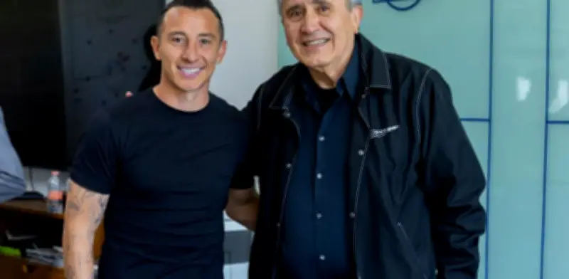 Andrés Guardado visita Cantera de Pumas para formarse como director técnico